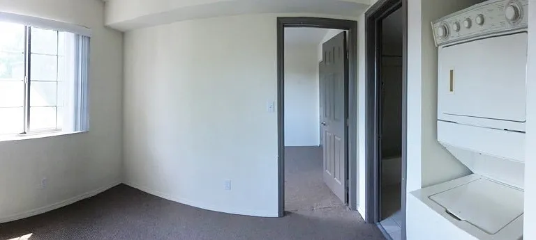 302 S Cedar St — Photo 2