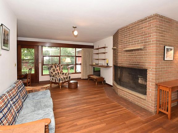 2nd image of 3421 Saint Clair STREET