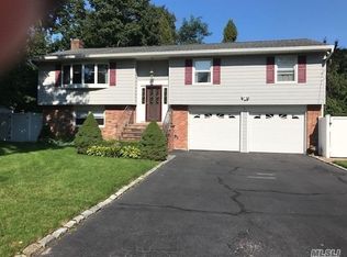 1 Cocks Ln, Locust Valley, NY 11560