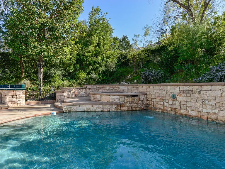 768 Forest Green Dr — Photo 29
