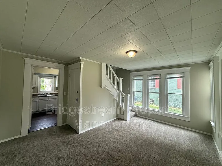 207 S 2nd St — Photo 2