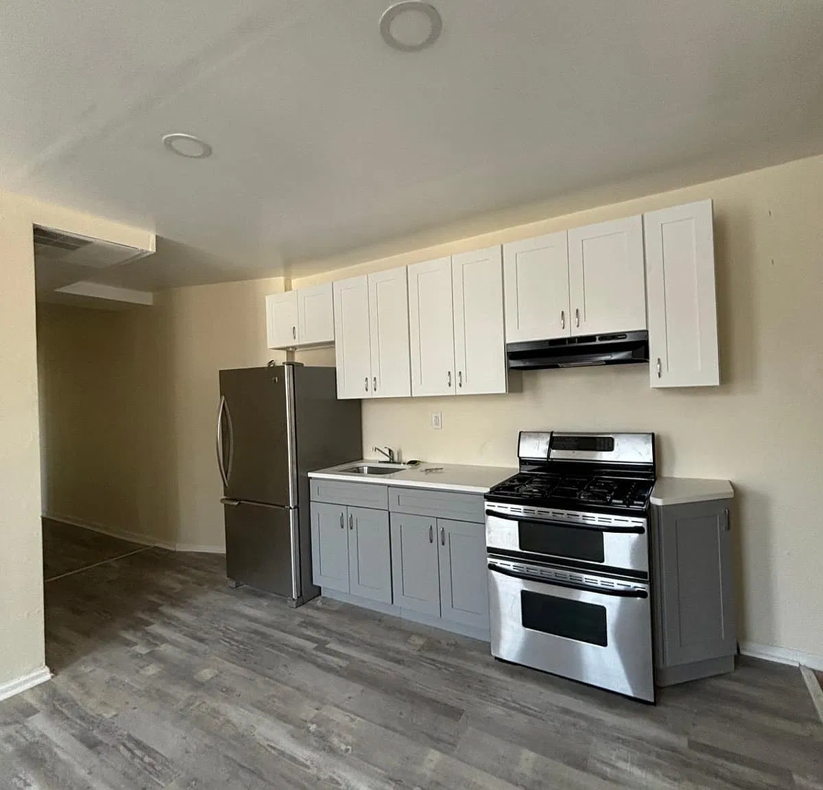 4 bed, $2,450 — Photo 2