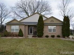 5807 Stone Hill Ct, Clarkston, MI 48348