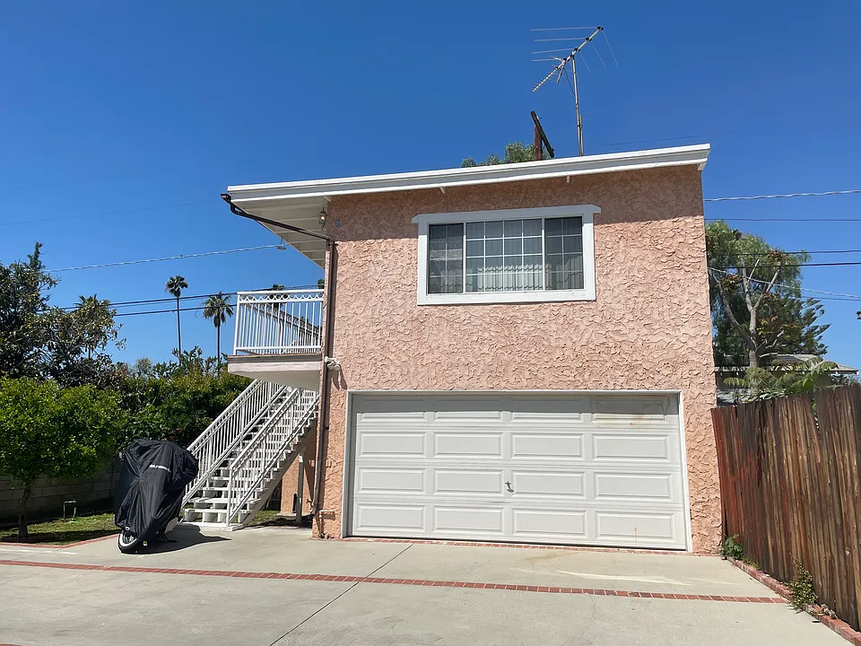 1179 Wesley Ave #3/4