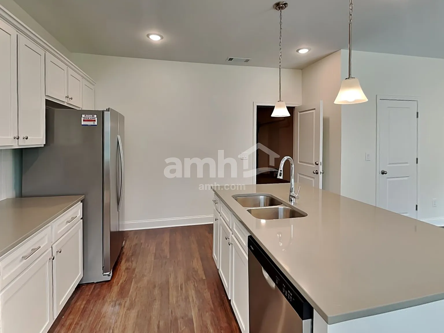 3 bed, 2.5 bath, 1895 sqft, $2,560 — Photo 4