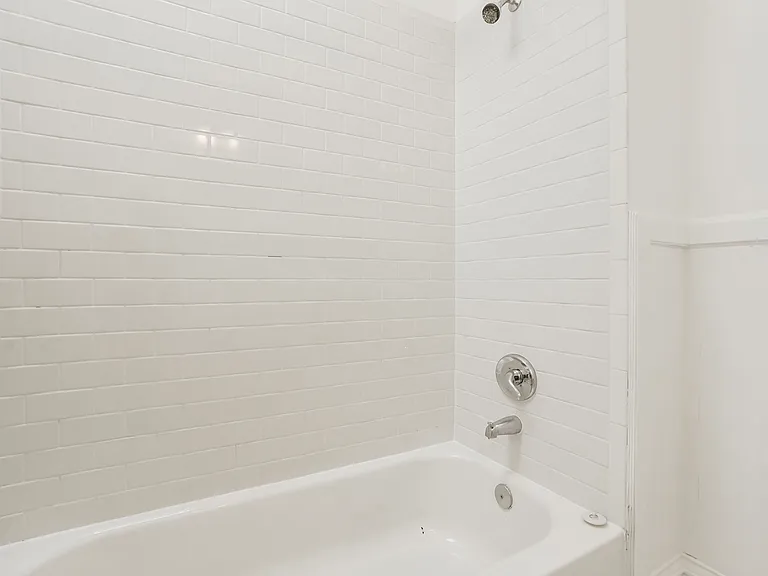 584 N Lafayette St — Photo 14