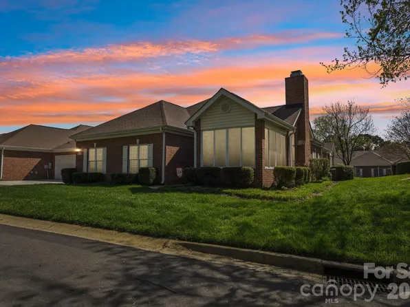 10816 Willow Crossing Dr, Charlotte, NC 28210