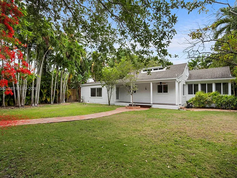 3945 Loquat Ave — Photo 43