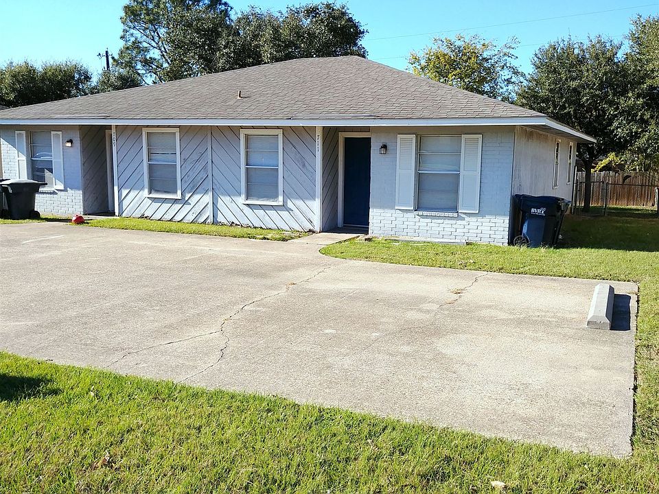709-711-San-Saba-Exterior-1