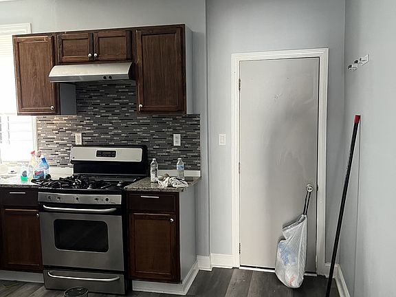 5th image of 6168 Glenmore Ave