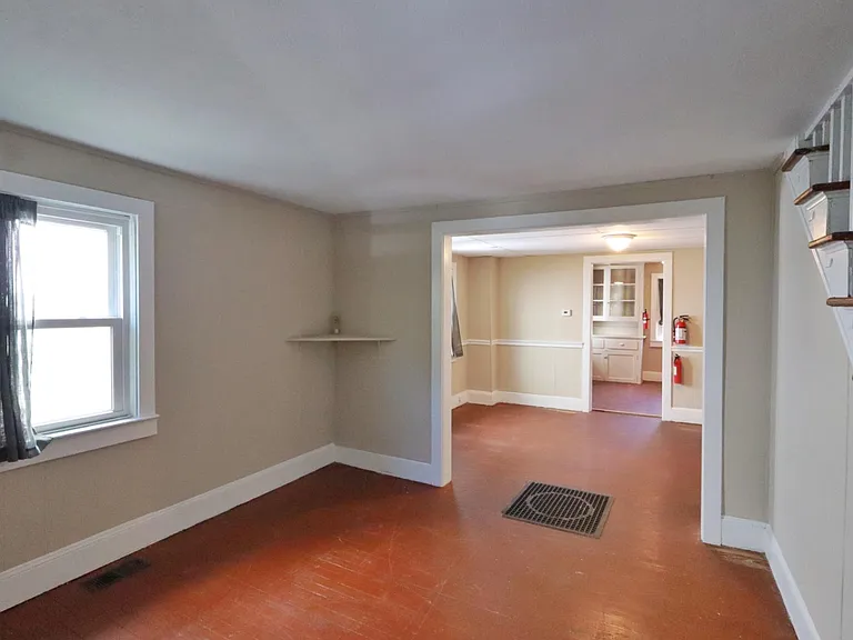 39 Moran Ave — Photo 5