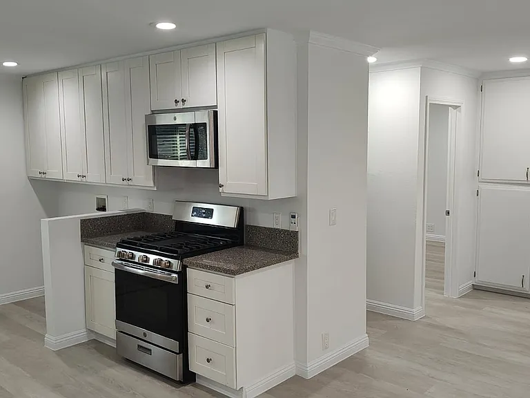 716 E F St #B — Photo 13