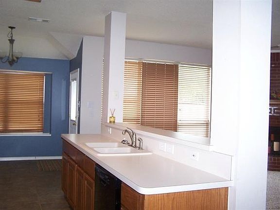 3rd image of 1904 Thornhill Way