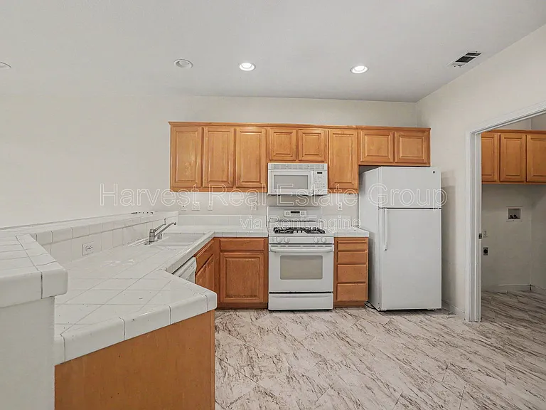 1991 Gresham Dr — Photo 7