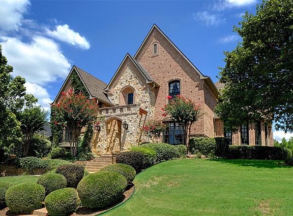 3rd image of 3103 Whispering Oaks Dr