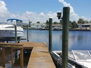 5514 Riddle Rd, Holiday, FL 34690