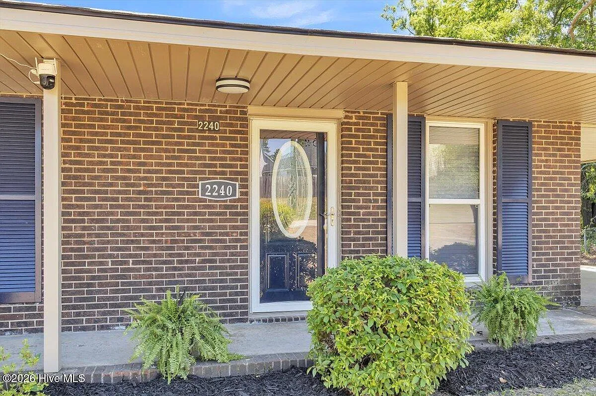 3 bed, 2.0 bath, 1107 sqft, $1,495 — Photo 3