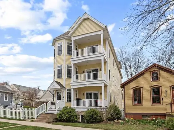 224 East Lloyd STREET, Milwaukee, WI 53212