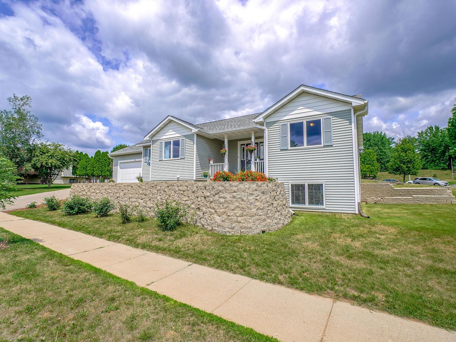 1235 W Maple St, River Falls, WI 54022 Zillow