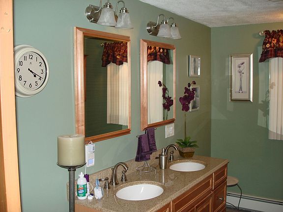 1 OF 4 BATHROOMS
