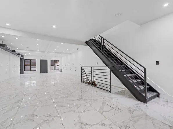 184-09 Jamaica Avenue image 3 of 13