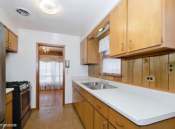 4th image of 10029 Lamon Ave