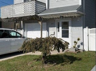 257 E Pine St, Long Beach, NY 11561