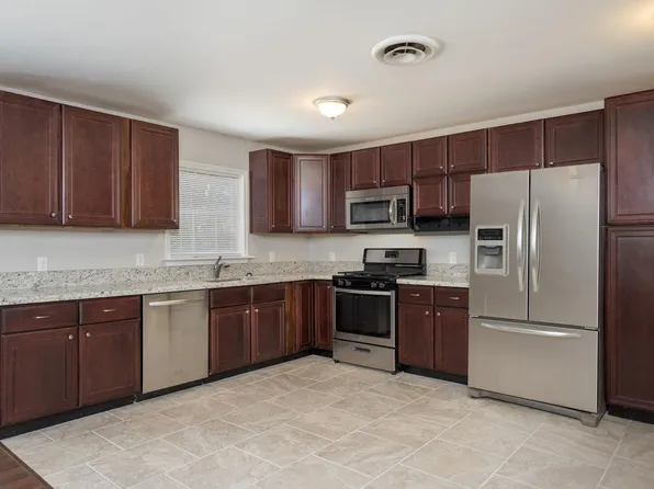 906 Lazy Ln, Bryan, TX 77802