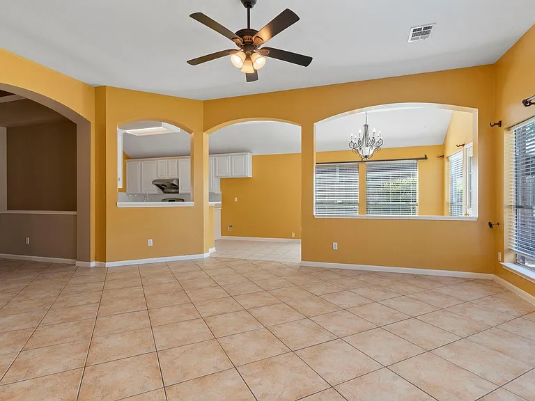 10415 Courtley St — Photo 15