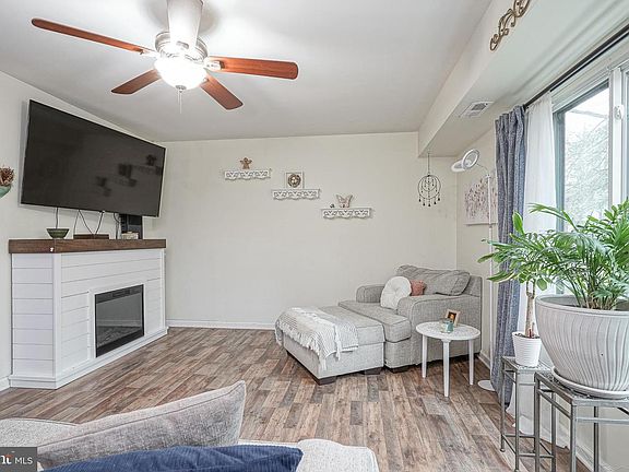 4th image of 8 Sycamore Ct