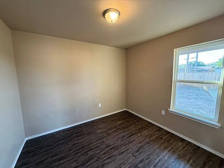 411 David Ave — Photo 6