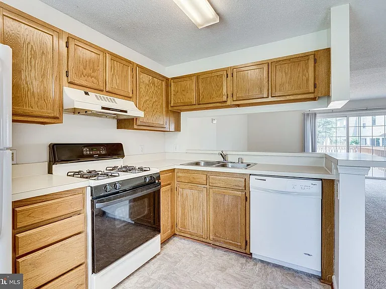 6628 High Valley Ln — Photo 4