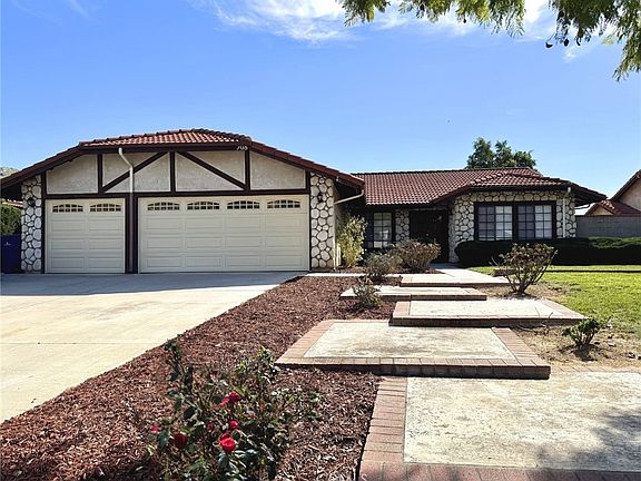 2nd image of 208 Deborah Ct