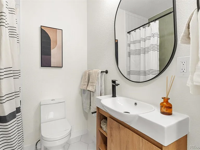56 S Lowell Blvd — Photo 14