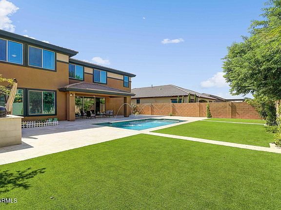 3rd image of 2900 E SUNRISE Place