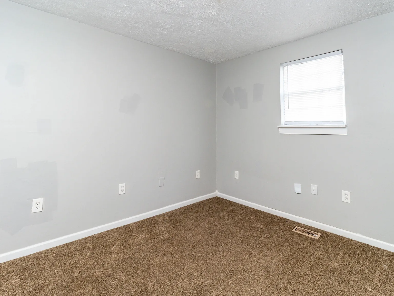 Wynn Avenue - 204 Selling With Mike Y 6 — Photo 2