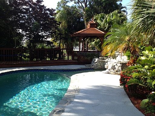 4th image of 2450 SW Maplewood Dr