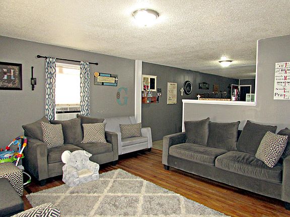 3rd image of 212 Pine Ave