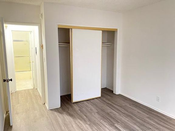 4th image of 3346 S Canfield Ave #103