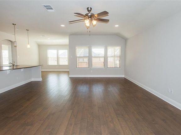 4th image of 3313 De Torres Cir