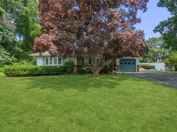 27 Seal Road, Islip Terrace, NY 11752