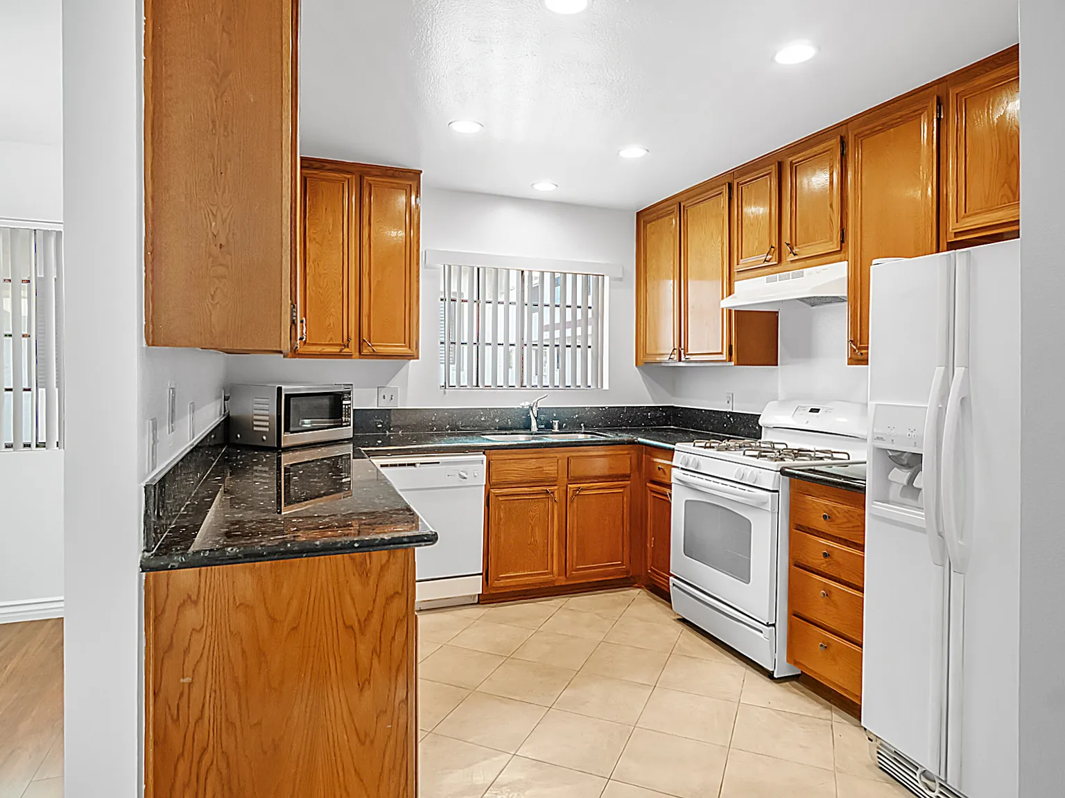 3 bed, 1445 sqft, $4,000 — Photo 4