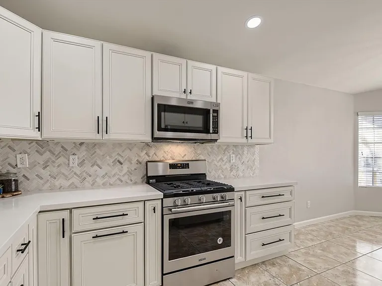 2212 Crestline Falls Pl — Photo 3