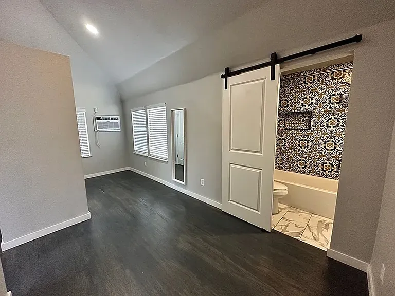 1630 NW 13th St — Photo 7
