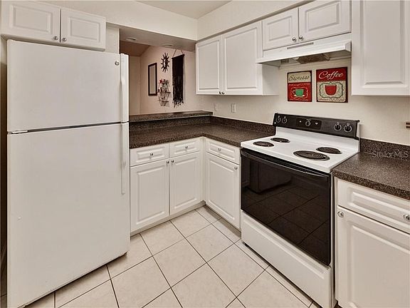 4th image of 940 Douglas 194 Ave