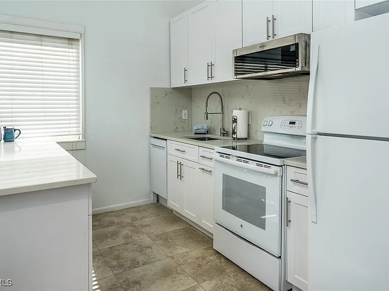 140 Estrellita Dr — Photo 18