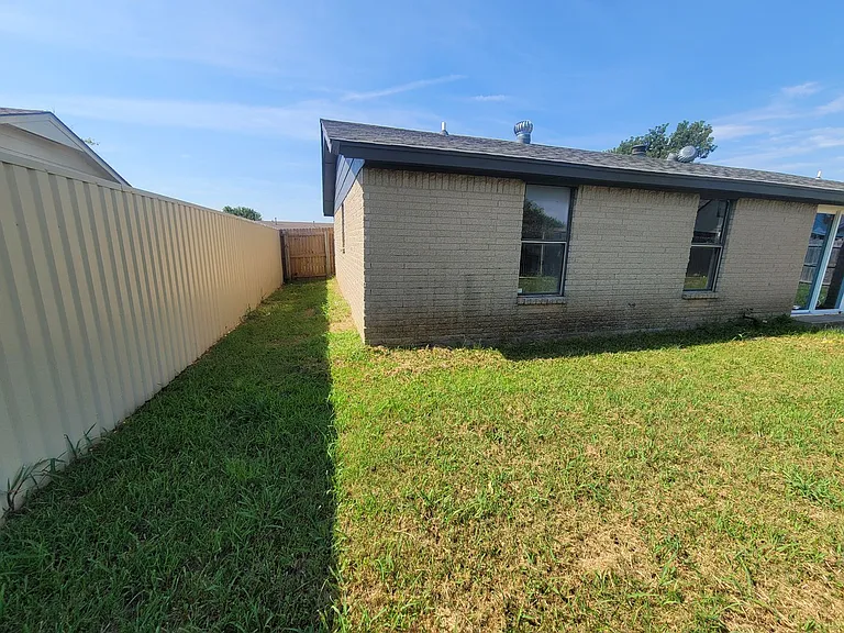 1109 SW 101st St — Photo 41