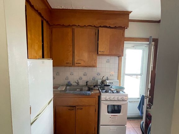 5th image of 86 Winthrop Shore Dr #8
