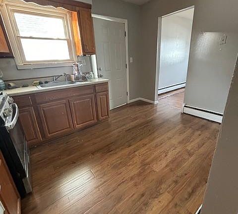 4th image of 19 Rossiter Ave Floor 2