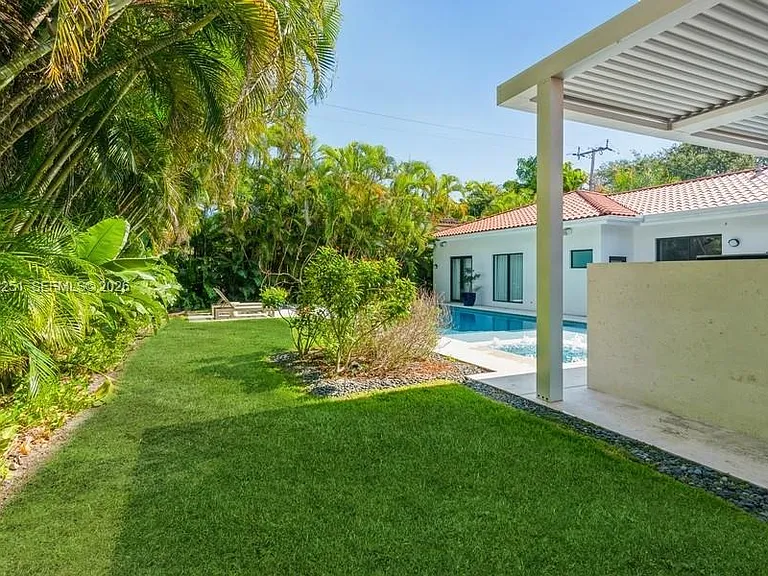 1035 Catalonia Ave — Photo 32